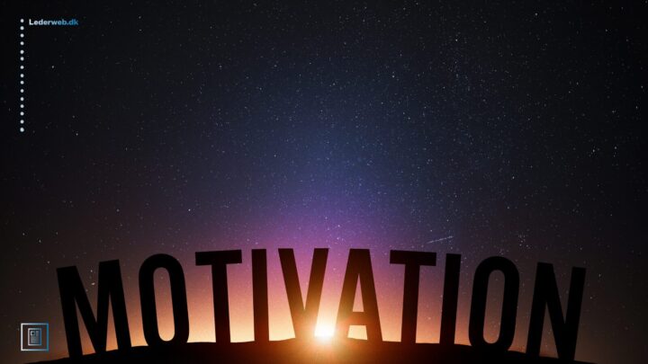 Bogstaver i modlys, der danner ordet 'motivation'.