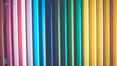 Blyanter på stribe sorteret efter farver.