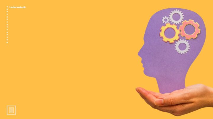 illustration af en hånd, der løfter en illustration af et hoved