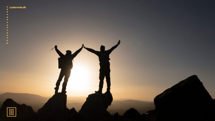 to personer på toppen